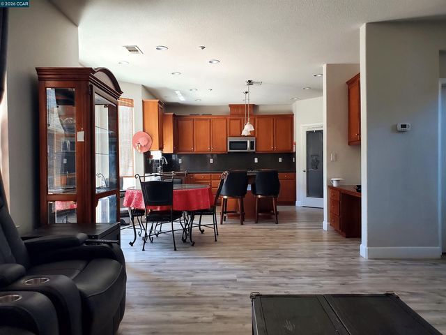 5370 Daffodil Dr, Oakley, CA 94561