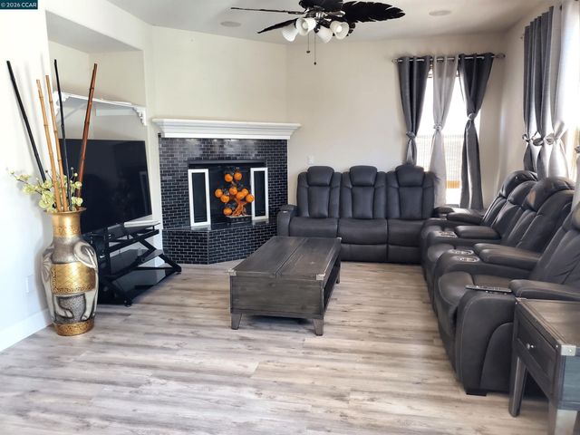 5370 Daffodil Dr, Oakley, CA 94561