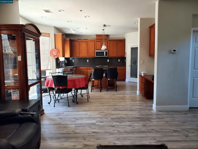 5370 Daffodil Dr, Oakley, CA 94561