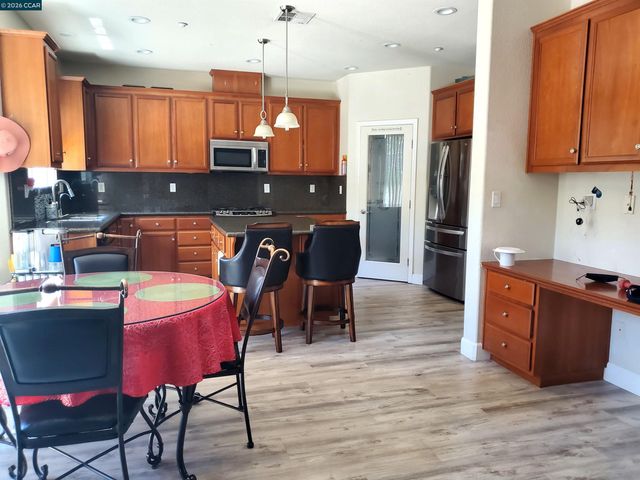 5370 Daffodil Dr, Oakley, CA 94561
