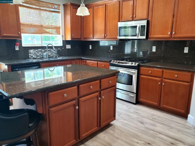 5370 Daffodil Dr, Oakley, CA 94561