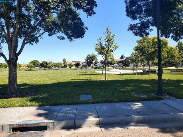 5370 Daffodil Dr, Oakley, CA 94561