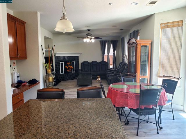 5370 Daffodil Dr, Oakley, CA 94561