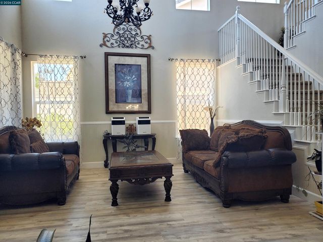 5370 Daffodil Dr, Oakley, CA 94561