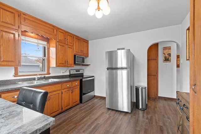 1299 DESNOYERS STREET, Green Bay, WI 54303