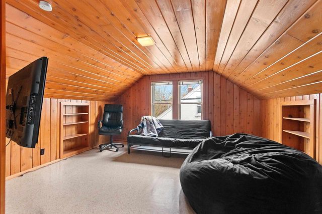 1299 DESNOYERS STREET, Green Bay, WI 54303