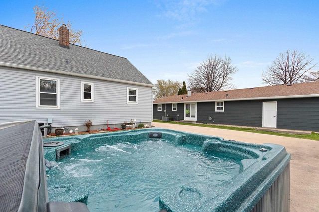 1299 DESNOYERS STREET, Green Bay, WI 54303