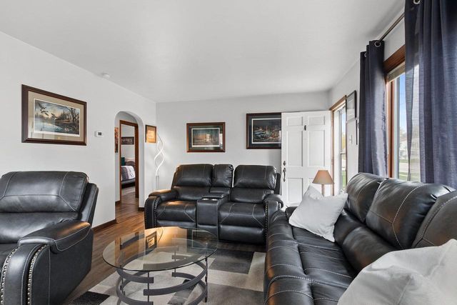1299 DESNOYERS STREET, Green Bay, WI 54303