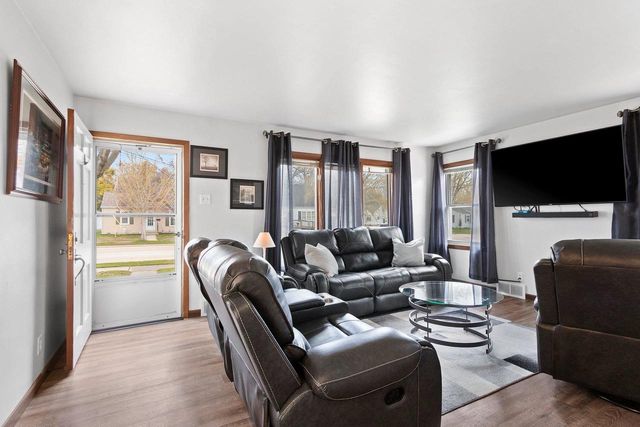 1299 DESNOYERS STREET, Green Bay, WI 54303