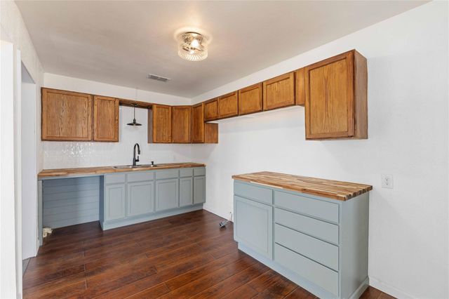 1604 5th ST, Goldthwaite, TX 76844
