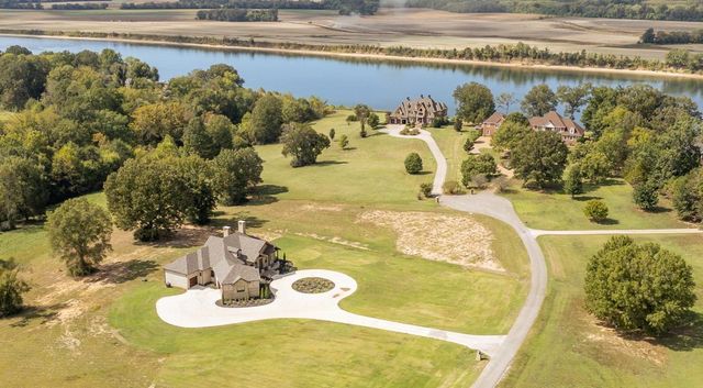 325 WILKES MANOR WAY, Savannah, TN 38372