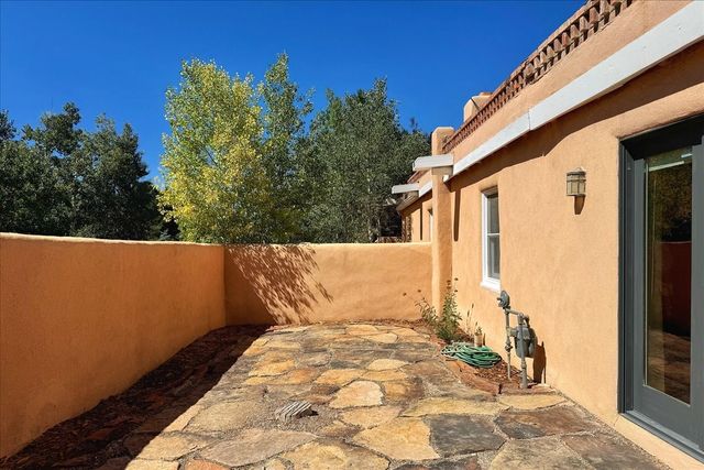 951 Camino Santander, Santa Fe, NM 87505