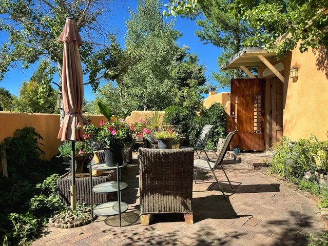 951 Camino Santander, Santa Fe, NM 87505