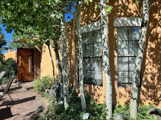 951 Camino Santander, Santa Fe, NM 87505