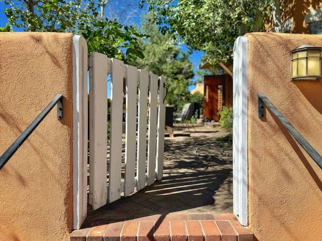 951 Camino Santander, Santa Fe, NM 87505