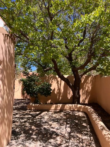 951 Camino Santander, Santa Fe, NM 87505