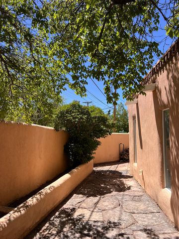 951 Camino Santander, Santa Fe, NM 87505