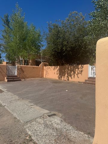 951 Camino Santander, Santa Fe, NM 87505