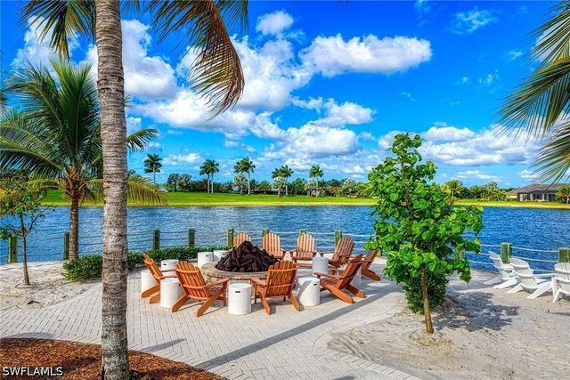 14232 Laguna Springs LN, Naples, FL 34114