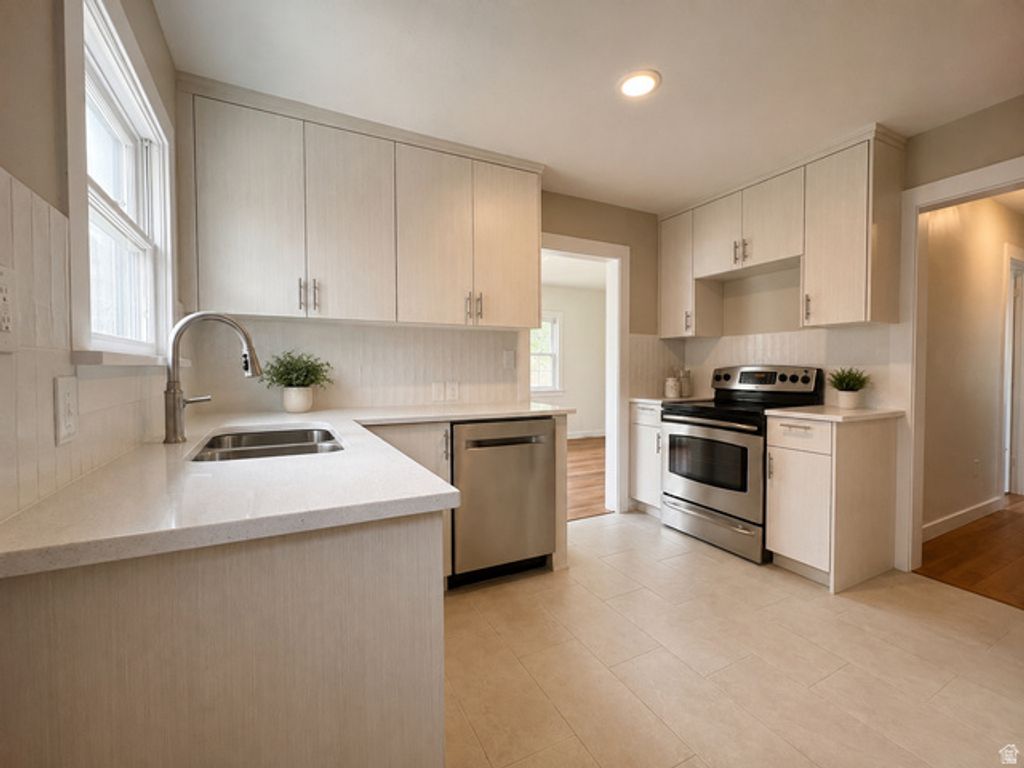 3085 QUINCY AVE, Ogden, UT 84403