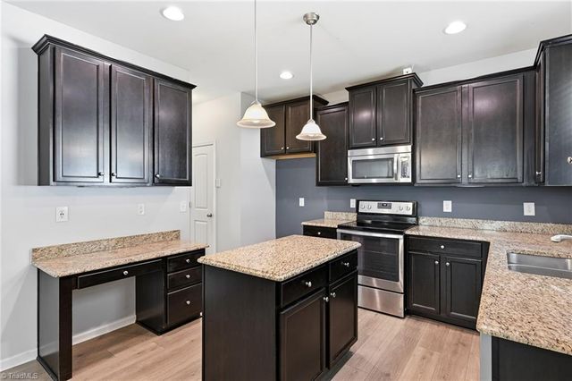 3833 Crestwell Cove Court, Winston-salem, NC 27103
