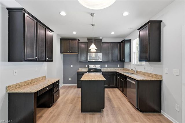 3833 Crestwell Cove Court, Winston-salem, NC 27103