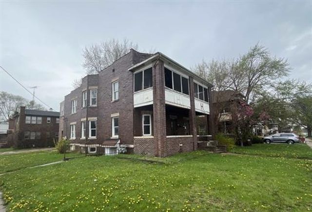 1825 S 6th Street, Rockford, IL 61104