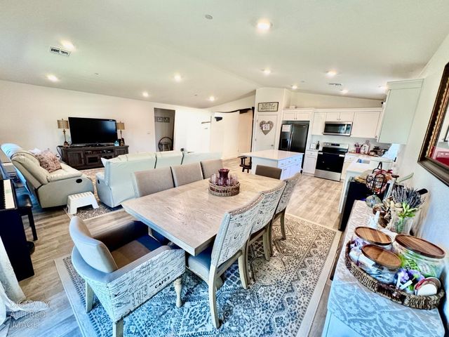 6106 Friendship Ct, Riverbank, CA 95367