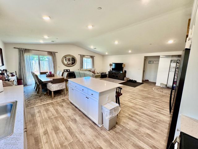 6106 Friendship Ct, Riverbank, CA 95367