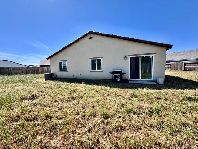 6106 Friendship Ct, Riverbank, CA 95367