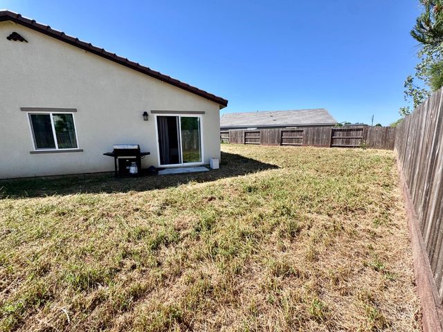 6106 Friendship Ct, Riverbank, CA 95367
