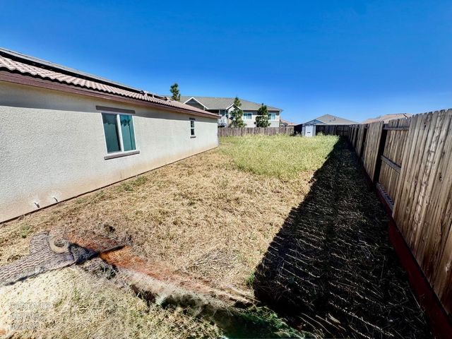 6106 Friendship Ct, Riverbank, CA 95367