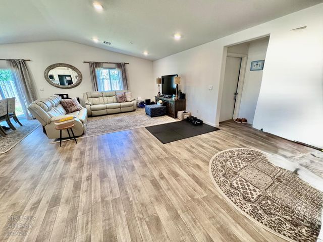 6106 Friendship Ct, Riverbank, CA 95367