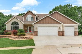 15004 Bridgewater Drive, Savage, MN 55378