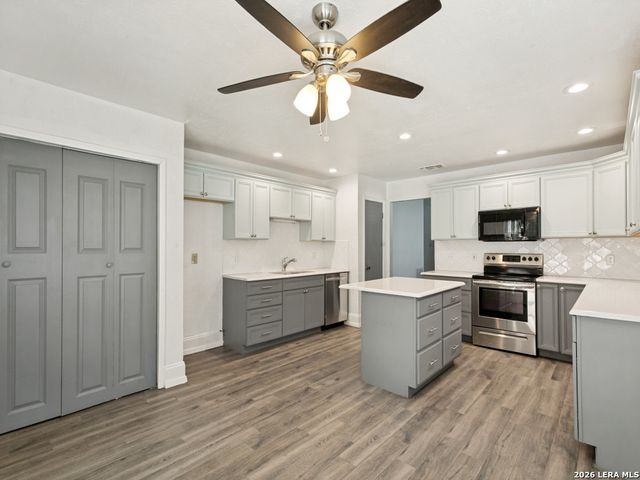 6827 COUNTRY HL, San Antonio, TX 78240