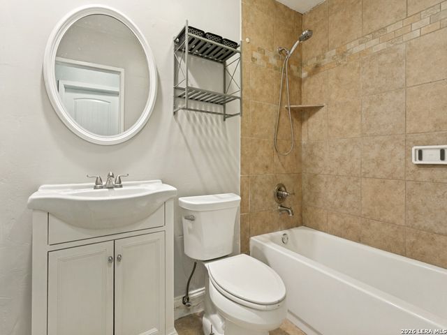 6827 COUNTRY HL, San Antonio, TX 78240