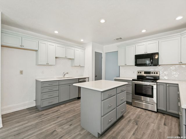 6827 COUNTRY HL, San Antonio, TX 78240