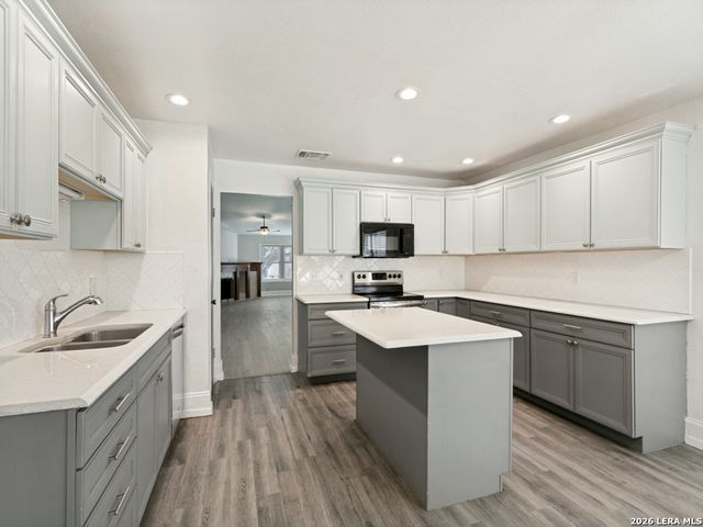 6827 COUNTRY HL, San Antonio, TX 78240