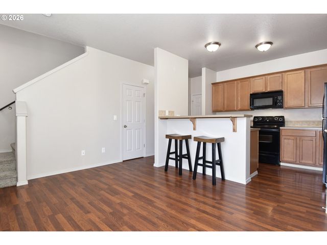 38545 CASCADIA VILLAGE Dr, Sandy, OR 97055