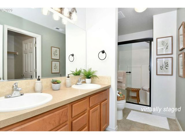 38545 CASCADIA VILLAGE Dr, Sandy, OR 97055