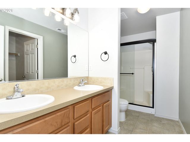 38545 CASCADIA VILLAGE Dr, Sandy, OR 97055