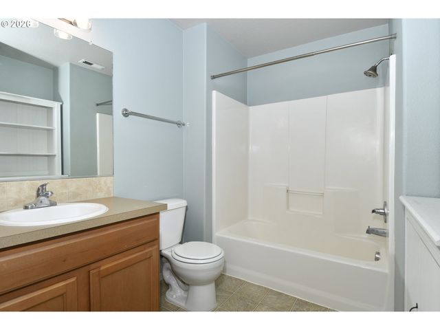 38545 CASCADIA VILLAGE Dr, Sandy, OR 97055