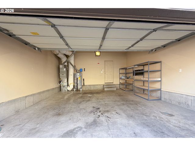 38545 CASCADIA VILLAGE Dr, Sandy, OR 97055