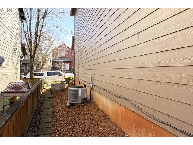 38545 CASCADIA VILLAGE Dr, Sandy, OR 97055
