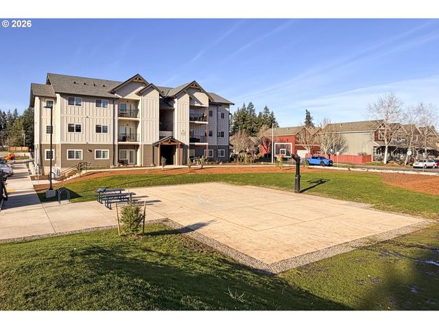 38545 CASCADIA VILLAGE Dr, Sandy, OR 97055