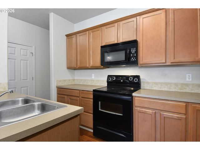 38545 CASCADIA VILLAGE Dr, Sandy, OR 97055