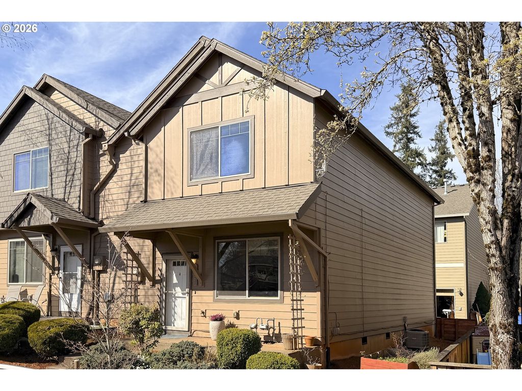 38545 CASCADIA VILLAGE Dr, Sandy, OR 97055