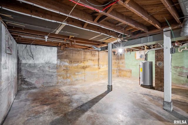 318 3RD Street, Marion, IL 62959