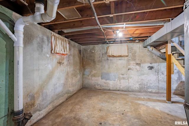 318 3RD Street, Marion, IL 62959