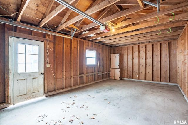 318 3RD Street, Marion, IL 62959